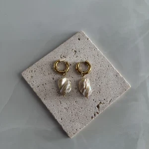 Etolie Pearl Earrings